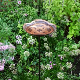 Dara Knot Birdbath and Stake