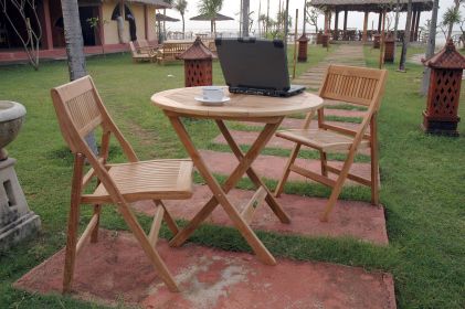 Windsor 3-Piece Round Bistro Set