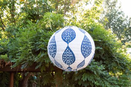 Soji Stella Leaf Print And Punch Globe